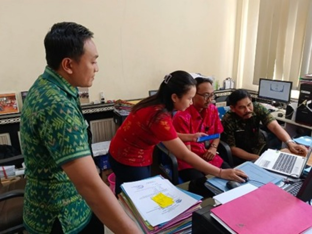 DPMD Kabupaten Badung Melakukan Pembinaan Administrasi dan Penyelenggaraan Pemerintahan Desa di Desa Dalung